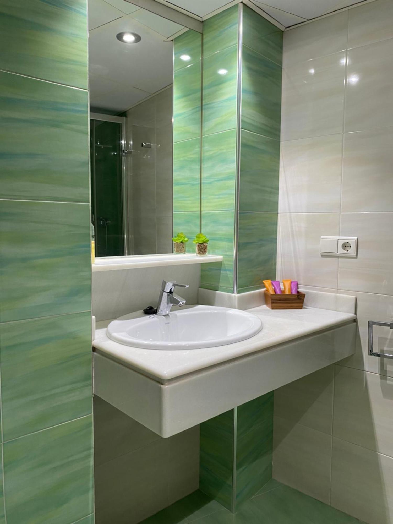 Enmitatiko Alcazar Viejo Apartamento Córdova Exterior foto